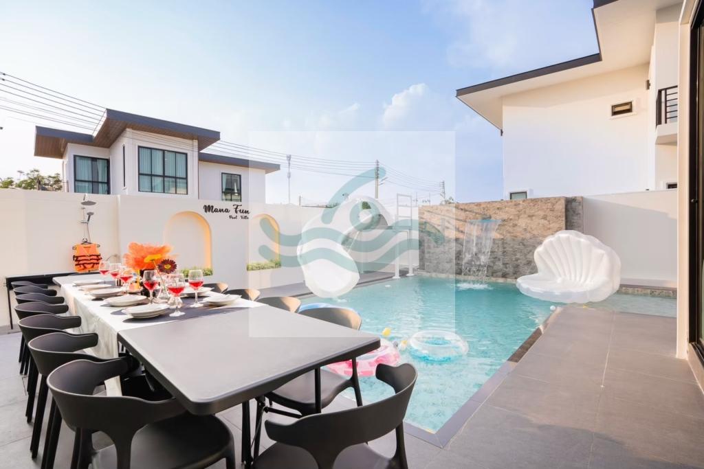 โต๊ะอาหารปาร์ตี้ริมสระ