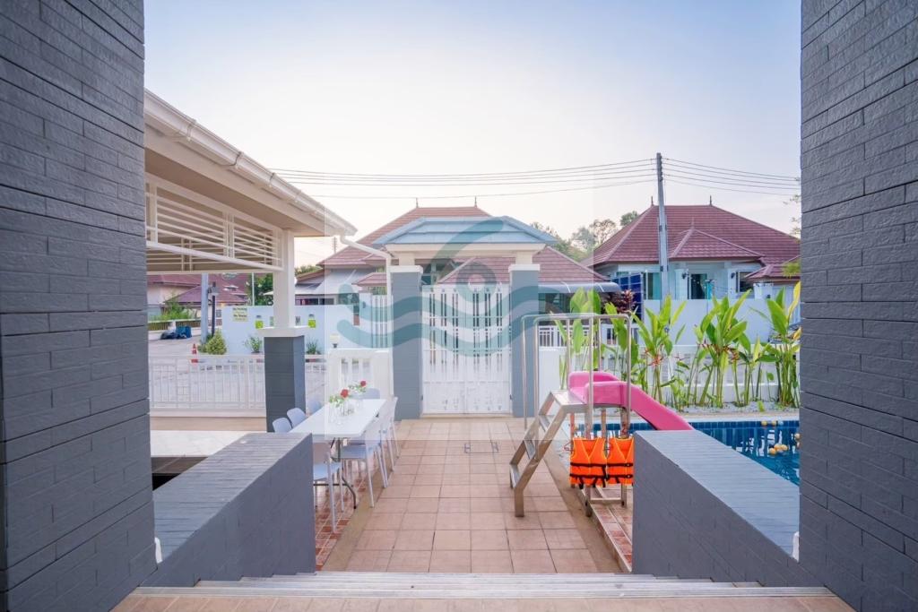 พูลวิลล่าติดหาดบางเสร่ เดินไปชมทะเลสวย น้ำใส ได้ใกล้ๆเพียง 100 เมตร