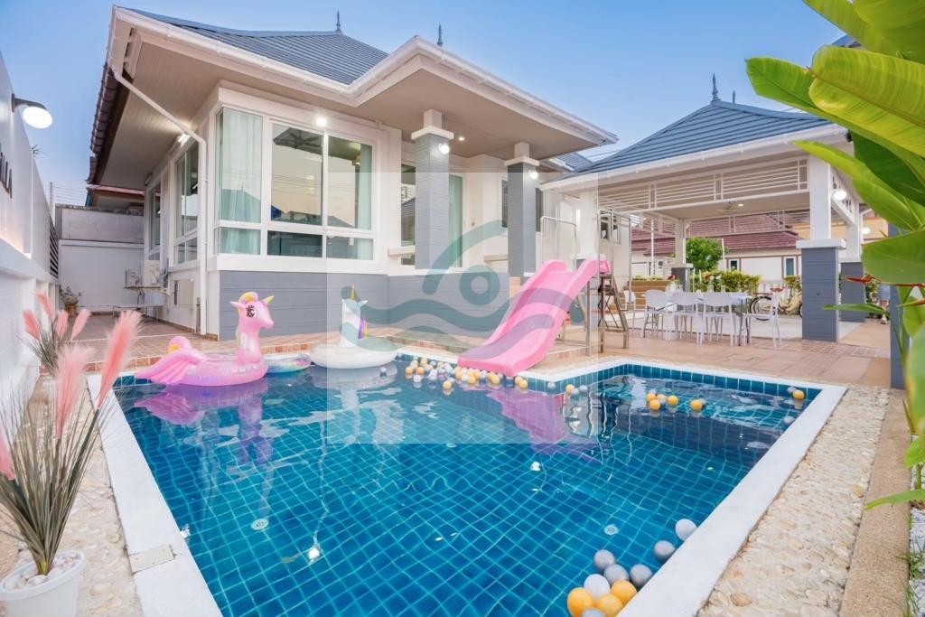 พูลวิลล่าติดหาดบางเสร่ เดินไปชมทะเลสวย น้ำใส ได้ใกล้ๆเพียง 100 เมตร